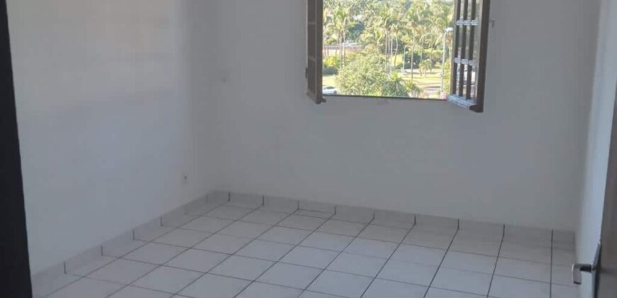 A louer appartement de 90m2 avec varangue situé au centre ville de Saint Paul