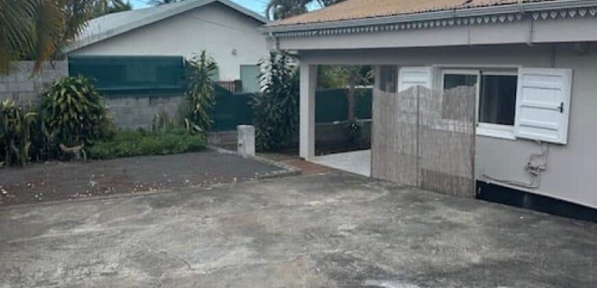 À louer une villa T4 de plain-pied de 100 m2 située au début de la de Condé à Ravine des Cabris