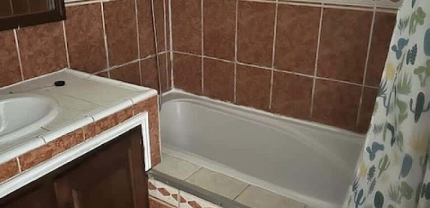 À louer une villa T4 de plain-pied de 100 m2 située au début de la de Condé à Ravine des Cabris