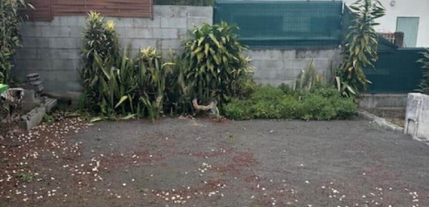 À louer une villa T4 de plain-pied de 100 m2 située au début de la de Condé à Ravine des Cabris