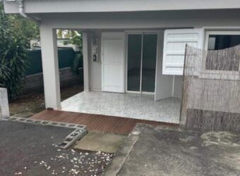À louer une villa T4 de plain-pied de 100 m2 située au début de la de Condé à Ravine des Cabris
