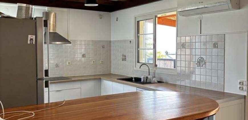 Location une très belle villa T5/6 avec vue mer et montagne située à Bérive au tampon