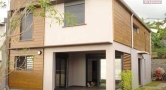 A louer une belle villa F4 de 118m2 avec grand jardin sur les hauteurs de la Possession