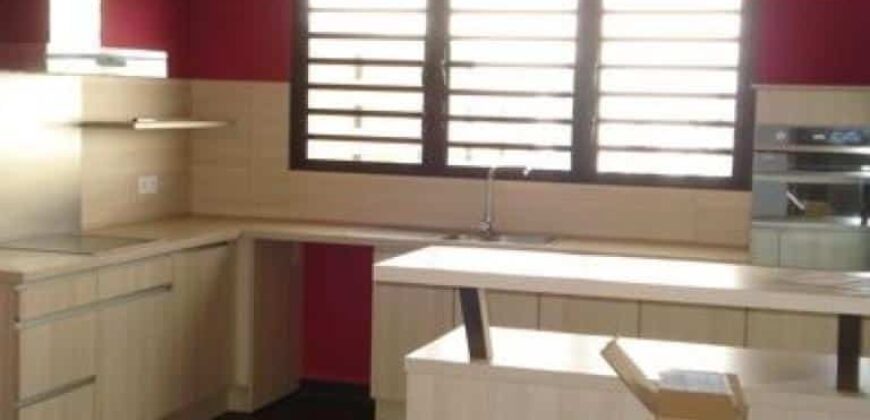 A louer une belle villa F4 de 118m2 avec grand jardin sur les hauteurs de la Possession