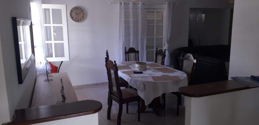 A louer un appartement F4 meublé de 103m2 avec varangue sur le Port
