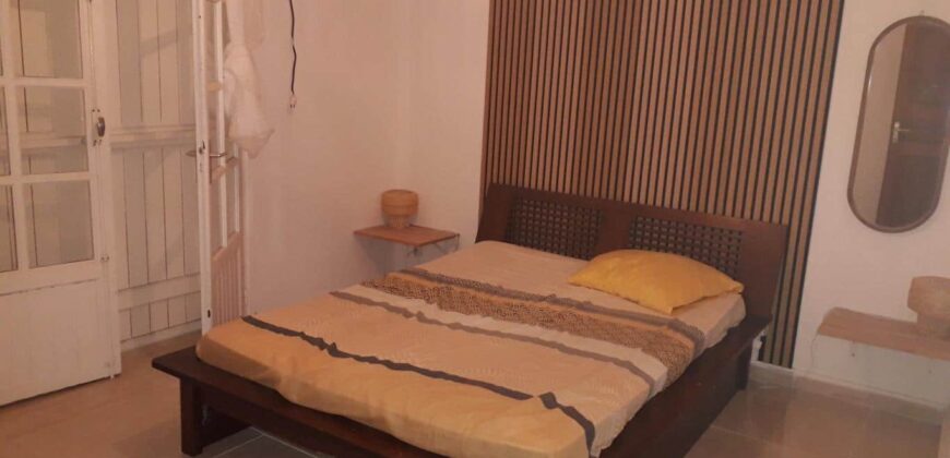 A louer un appartement F4 meublé de 103m2 avec varangue sur le Port
