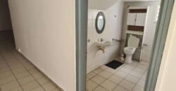 A louer grand local commercial/professionnel d’environ 80m2 au centre ville de Sainte Marie