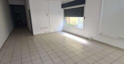 A louer grand local commercial/professionnel d’environ 80m2 au centre ville de Sainte Marie