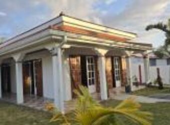 A vendre une agréable villa de plain-pied sur un beau terrain paysagé proche de la plage à Saint-André