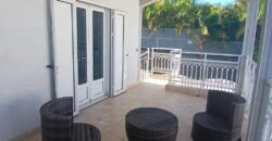 A louer appartement F3+ avec cour à l’Éperon dans les hauteurs de Saint-Gilles Les Hauts