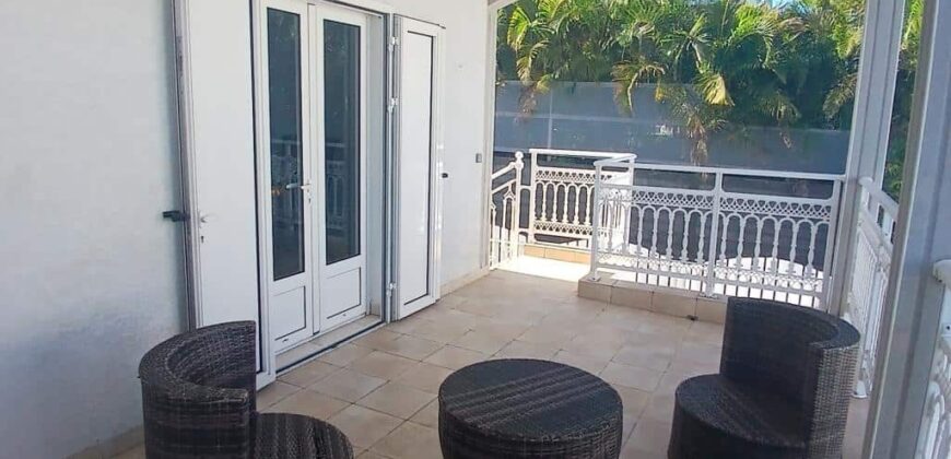 A louer appartement F3+ avec cour à l’Éperon dans les hauteurs de Saint-Gilles Les Hauts