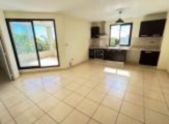 A vendre un appartement T3 dans la résidence Lobellia à Sainte-Clotilde à proximité des commerces