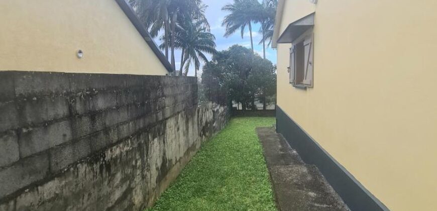 À louer charmante villa F4 de 130 m² avec jardin située dans un cadre verdoyant à Sainte-Marie