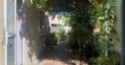 A vendre un local professionnel de 218m2 sur un vaste terrain de 395m2 situé au centre ville du Port
