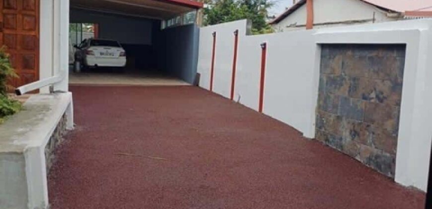 A vendre une agréable villa de plain-pied sur un beau terrain paysagé proche de la plage à Saint-André