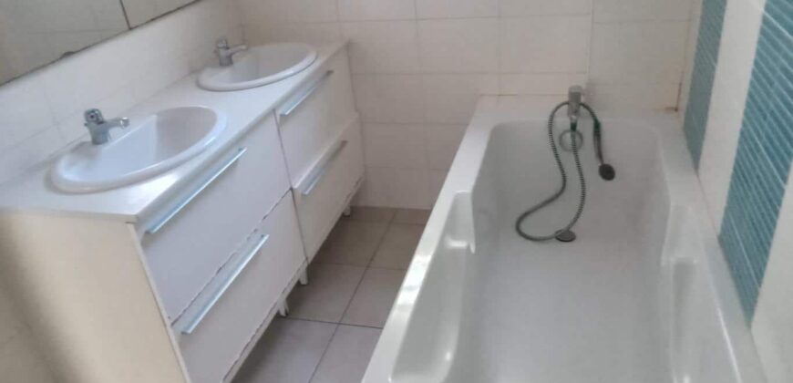 A vendre un appartement T3 sur un terrain de 249m2 situé à Bois de Nèfles- Saint Paul