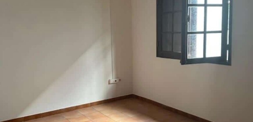 A louer une grande villa F6 pour activité professionnelle à deux pas des commerces à Saint-Louis
