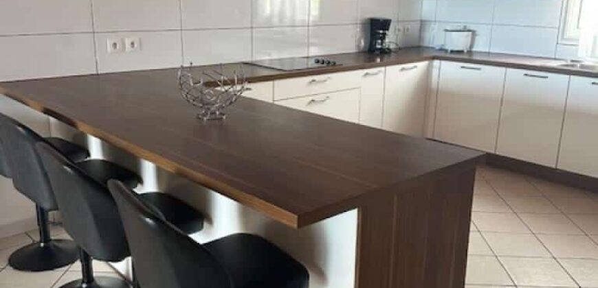 Location villa une superbe villa meublée de 100 m2 nichée dans un endroit calme sur la Route de Condé