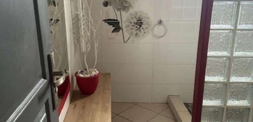 Location villa une superbe villa meublée de 100 m2 nichée dans un endroit calme sur la Route de Condé