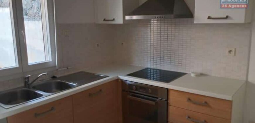 A vendre un appartement T3 en duplex proche des plages et des commerces à la Saline les bains