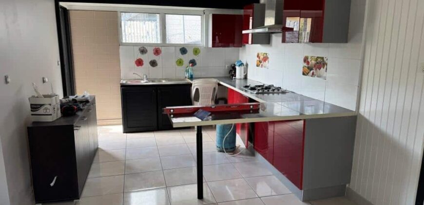Location d’une charmante villa T4 rénovée située dans un cadre paisible de la Plaine des Cafres