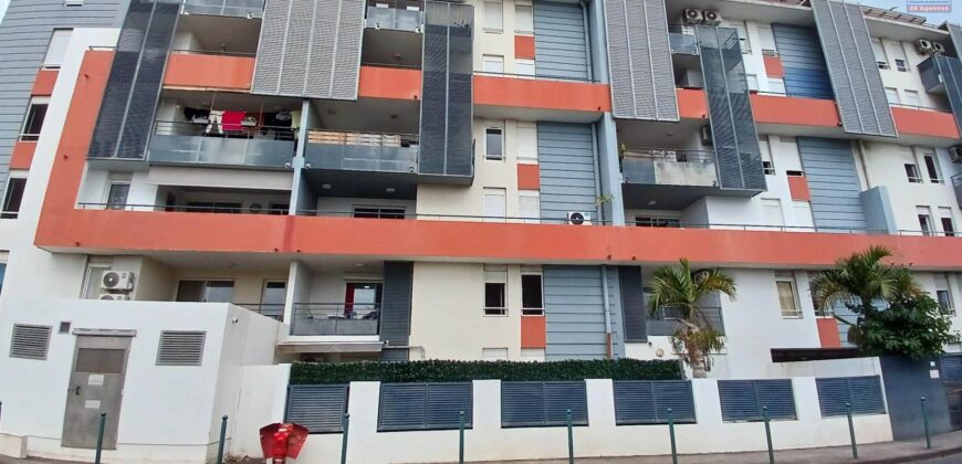 A vendre un appartement de 65m2 à deux pas de boulevard Sud à Sainte Clotilde