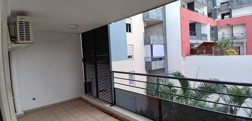 A vendre un appartement de 65m2 à deux pas de boulevard Sud à Sainte Clotilde
