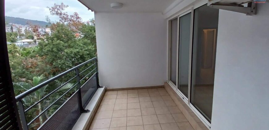 A vendre un appartement de 65m2 à deux pas de boulevard Sud à Sainte Clotilde
