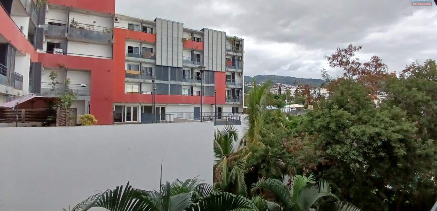A vendre un appartement de 65m2 à deux pas de boulevard Sud à Sainte Clotilde