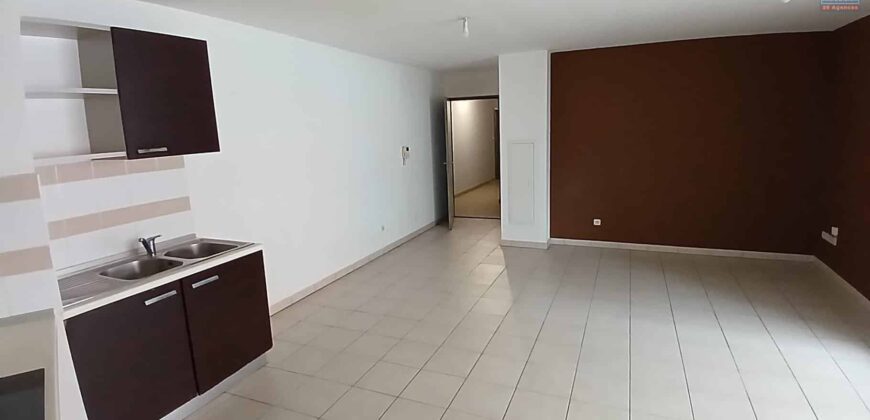 A vendre un appartement de 65m2 à deux pas de boulevard Sud à Sainte Clotilde