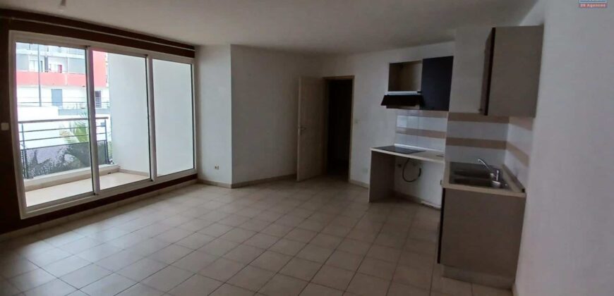 A vendre un appartement de 65m2 à deux pas de boulevard Sud à Sainte Clotilde
