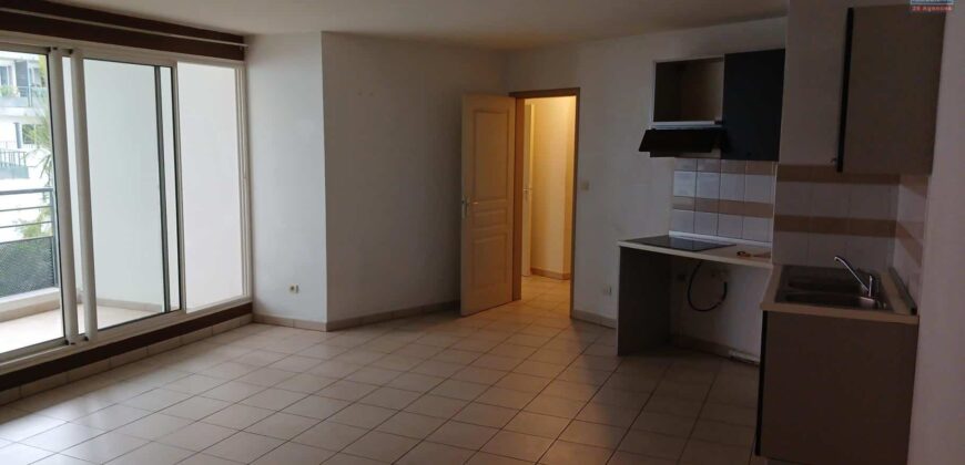 A vendre un appartement de 65m2 à deux pas de boulevard Sud à Sainte Clotilde