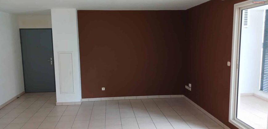A vendre un appartement de 65m2 à deux pas de boulevard Sud à Sainte Clotilde
