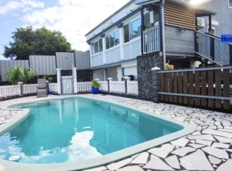 À vendre une belle villa T4 de 100 m2 avec piscine située dans dans le quartier de Vincendo