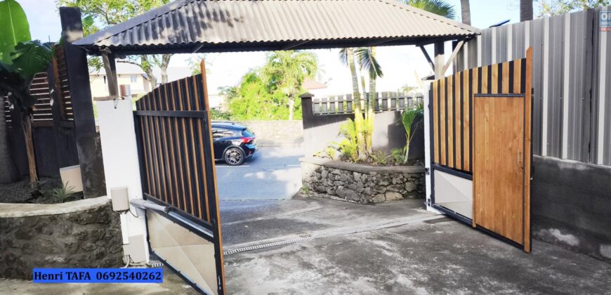 À vendre une belle villa T4 de 100 m2 avec piscine située dans dans le quartier de Vincendo
