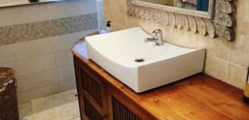 À vendre une belle villa T4 de 100 m2 avec piscine située dans dans le quartier de Vincendo