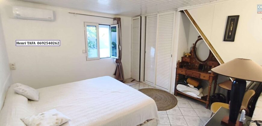 À vendre une belle villa T4 de 100 m2 avec piscine située dans dans le quartier de Vincendo
