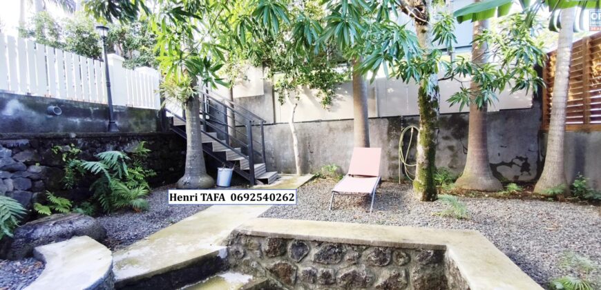 À vendre une belle villa T4 de 100 m2 avec piscine située dans dans le quartier de Vincendo