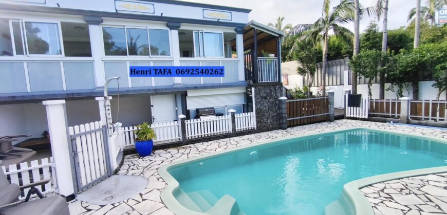 À vendre une belle villa T4 de 100 m2 avec piscine située dans dans le quartier de Vincendo
