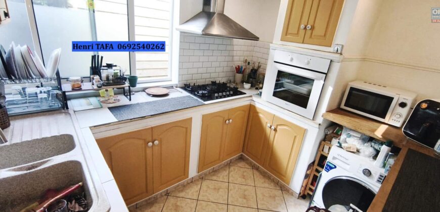 À vendre une belle villa T4 de 100 m2 avec piscine située dans dans le quartier de Vincendo
