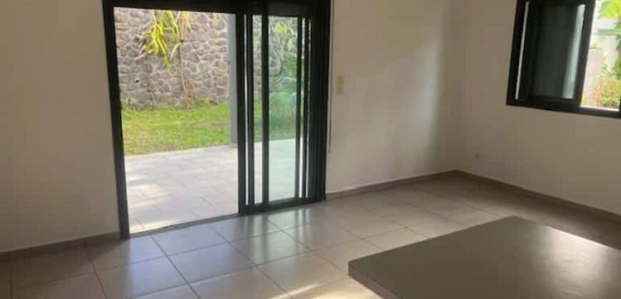 À louer un appartement T3 de 65 m2 habitable situé à Etang Salé Les Hauts proche du centre-ville