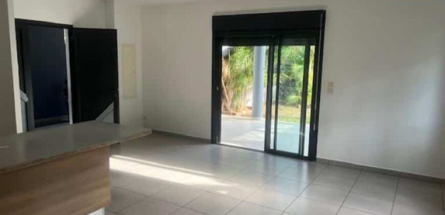 À louer un appartement T3 de 65 m2 habitable situé à Etang Salé Les Hauts proche du centre-ville
