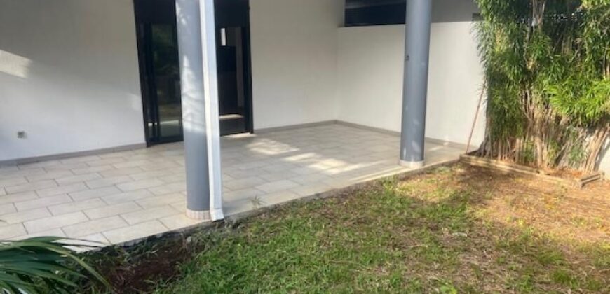 À louer un appartement T3 de 65 m2 habitable situé à Etang Salé Les Hauts proche du centre-ville
