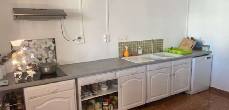 Location d’un appartement atypique de 79.20 m2 situé à 300 m de l’océan à Étang Salé