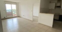 A louer un appartement T3 de 57.35m2 situé dans le secteur Moufia à Sainte Clotilde