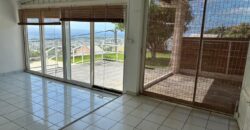 En vente une lumineuse villa jumelée de type F3/4 avec jardin sur un vaste terrain de 431m2 à Sainte Clotilde