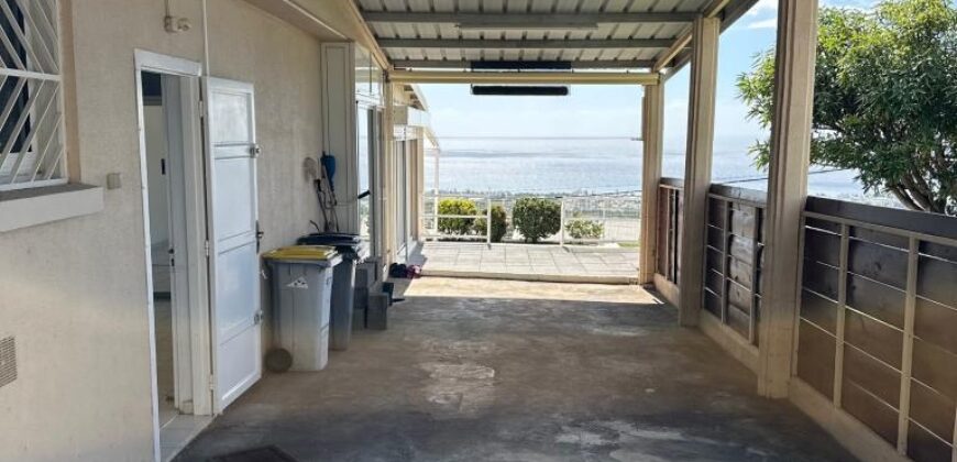 En vente une lumineuse villa jumelée de type F3/4 avec jardin sur un vaste terrain de 431m2 à Sainte Clotilde