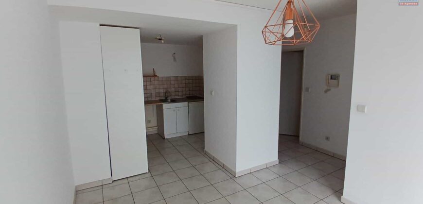 A vendre un appartement T2 de 35m2 dans une résidence sécurisée avec piscine à Saint Denis