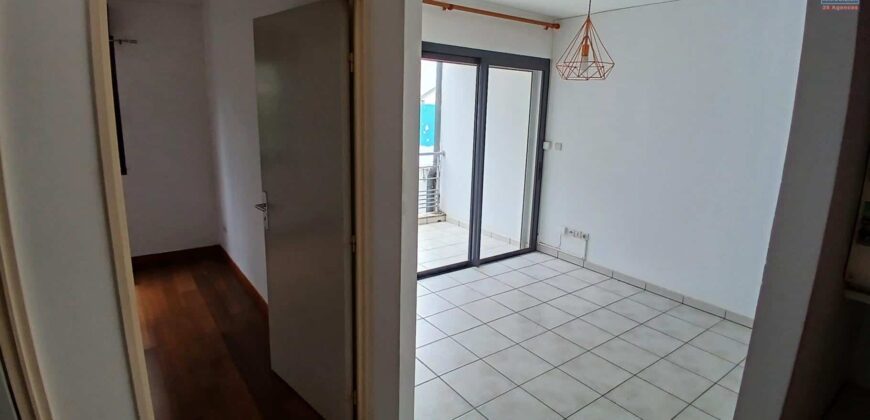 A vendre un appartement T2 de 35m2 dans une résidence sécurisée avec piscine à Saint Denis