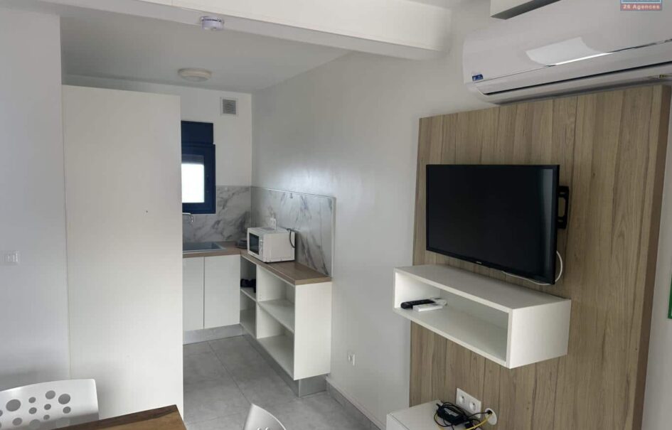 Location charmant appartement en duplex T2 situé à Terre-Sainte avec vue mer exceptionnelle